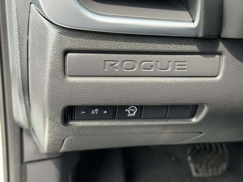 Used 2023 Nissan Rogue S FWD image 19