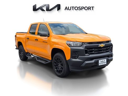 Used 2025 Chevrolet Colorado W/T w/ WT Custom Package RWD image 3