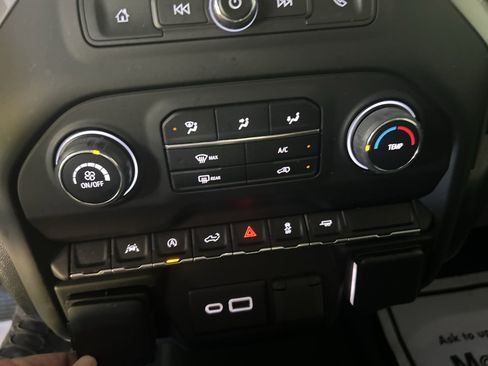 Used 2022 Chevrolet Silverado 1500 Custom image 22