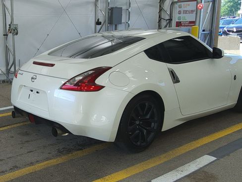 Used 2020 Nissan 370Z Coupe RWD image 2