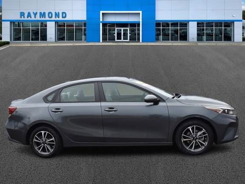 Certified 2022 Kia Forte LXS w/ LXS Technology Package image 2