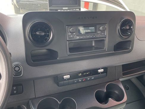 Used 2020 Mercedes-Benz Sprinter 2500 image 9