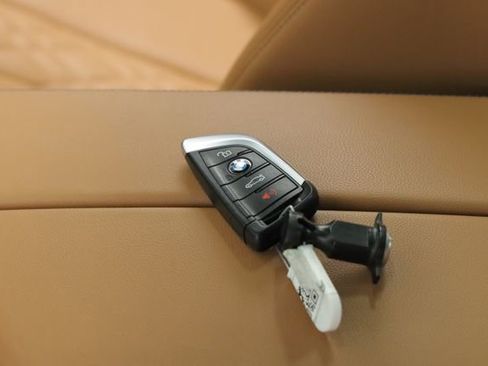 Used 2023 BMW 540i w/ Convenience Package image 43