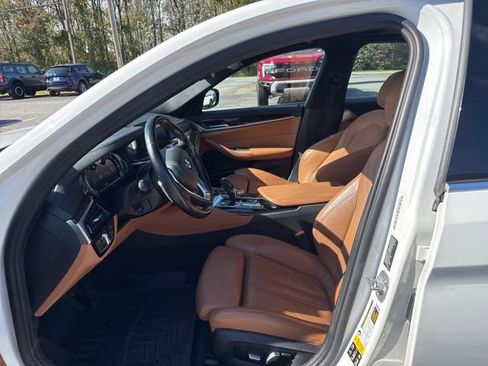 Used 2017 BMW 540i xDrive image 13