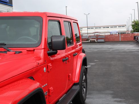 Used 2018 Jeep Wrangler Unlimited Sahara AWD/4WD image 12