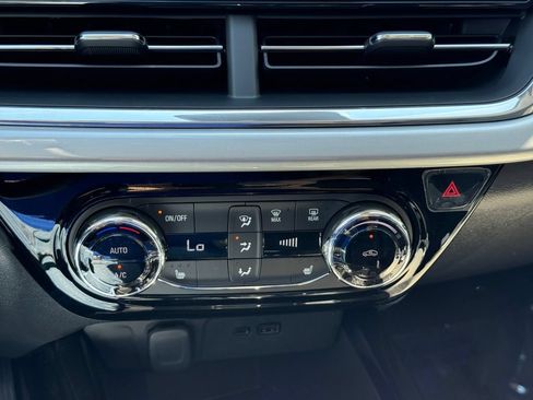 New 2026 Chevrolet Trax LT w/ Midnight Edition FWD image 17