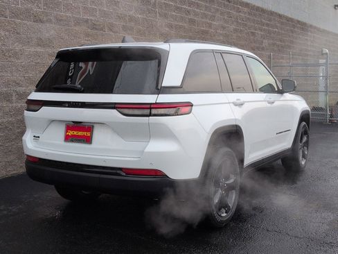 New 2025 Jeep Grand Cherokee Altitude image 6
