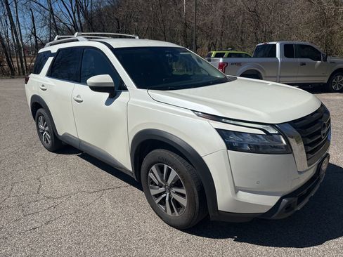 Used 2023 Nissan Pathfinder SL image 4