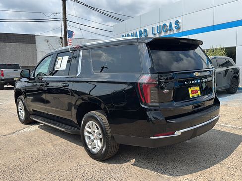 Used 2026 Chevrolet Suburban LT AWD/4WD image 7