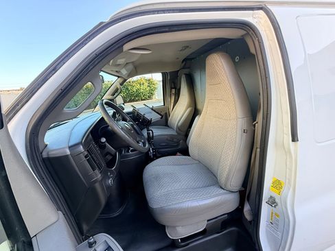 Used 2021 Chevrolet Express 2500 RWD image 9
