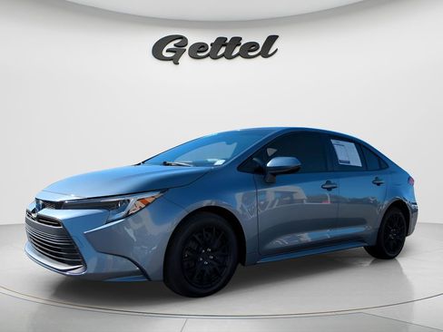 Used 2025 Toyota Corolla LE image 7