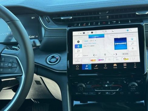 New 2025 Jeep Grand Cherokee Limited image 15