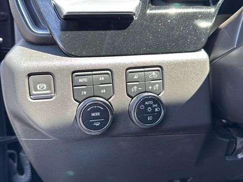 Used 2023 Chevrolet Silverado 1500 LT Trail Boss w/ LT Trail Boss Premium Package AWD/4WD image 23