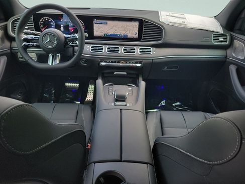 New 2026 Mercedes-Benz GLS 580 4MATIC image 13
