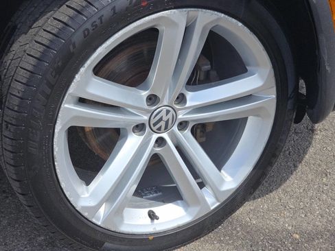 Used 2016 Volkswagen Tiguan R-Line image 9