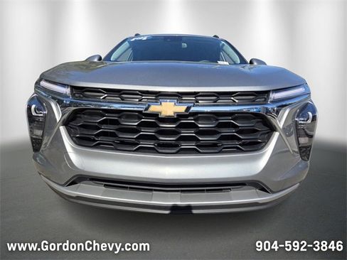 Certified 2025 Chevrolet Trax LT w/ LT Convenience Package image 9