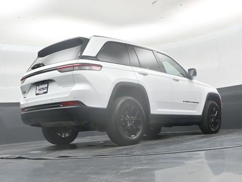 Used 2025 Jeep Grand Cherokee Altitude AWD/4WD image 42