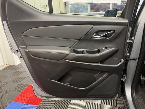 Used 2023 Chevrolet Traverse RS AWD/4WD image 12