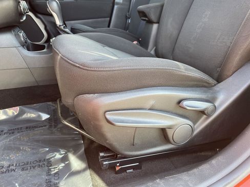 Used 2015 Jeep Renegade Latitude image 3