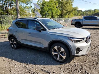 Used 2024 Volvo XC40 B5 Plus w/ Climate Package