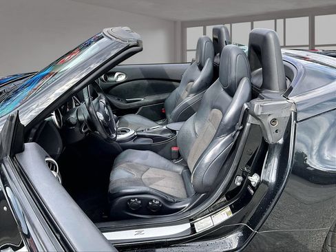 Used 2016 Nissan 370Z Touring Sport RWD image 26