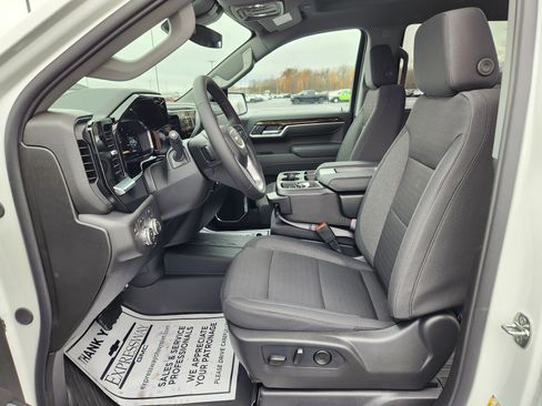 New 2026 GMC Sierra 1500 SLE image 9