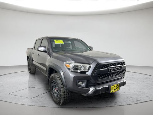 Used 2017 Toyota Tacoma TRD Off-Road w/ Tow Package (A/T) AWD/4WD image 1