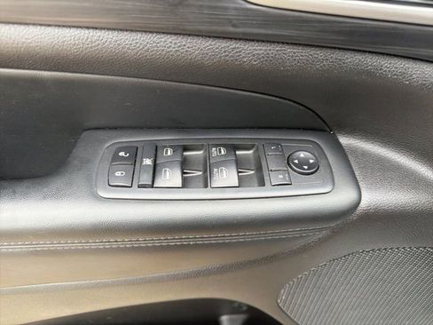 Used 2020 Jeep Grand Cherokee Altitude image 24