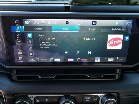 Used 2024 Jeep Wrangler Sahara w/ Technology Group image 22