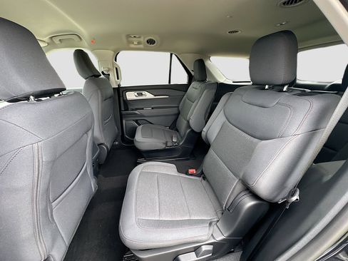 New 2026 Ford Explorer Active RWD image 17