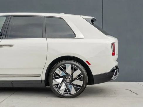 Used 2025 Rolls-Royce Cullinan image 19