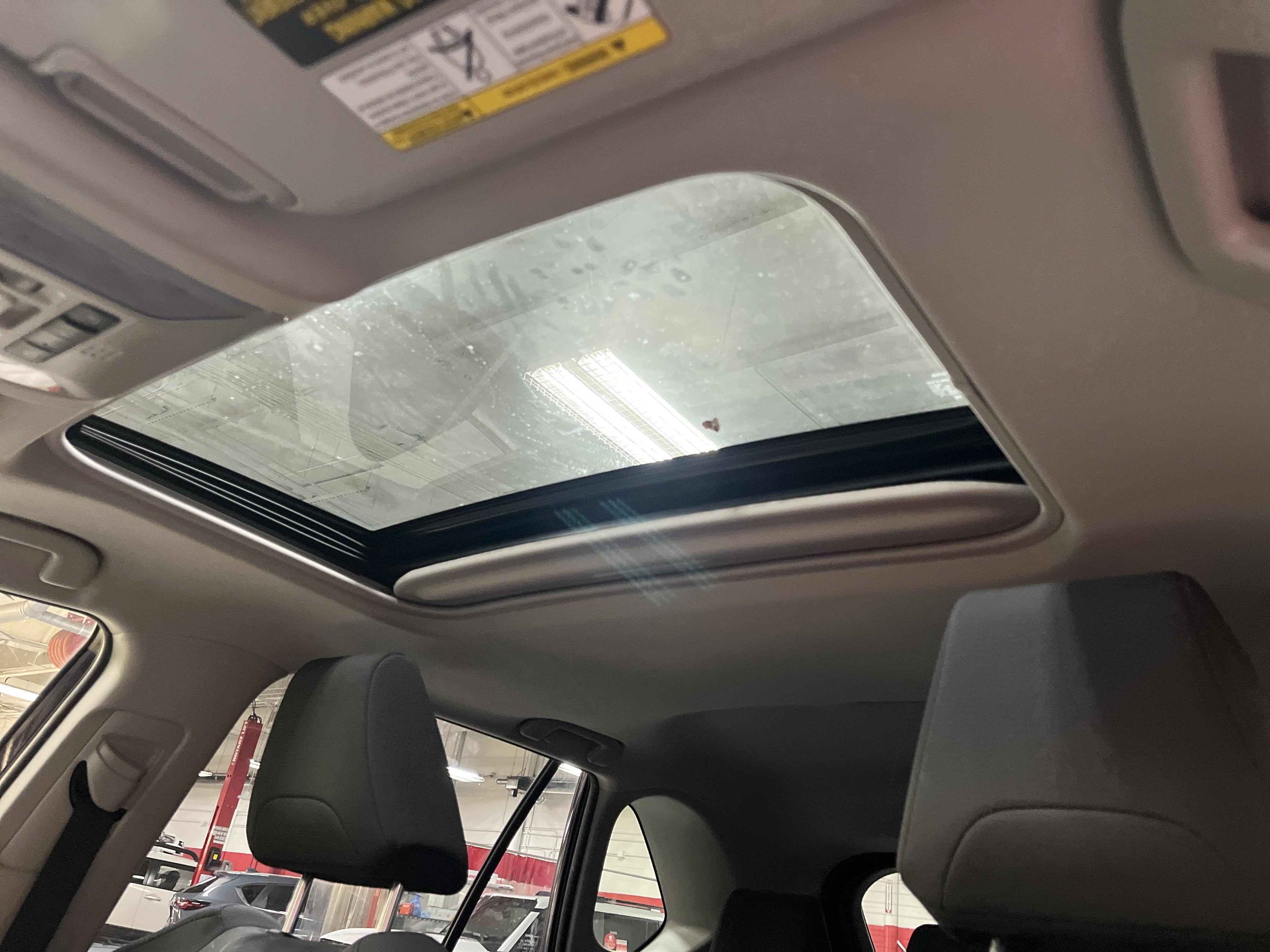 Used 2019 Toyota RAV4 XLE AWD/4WD image 7