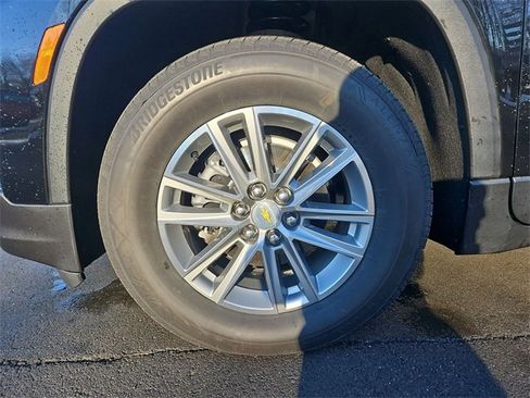 Used 2023 Chevrolet Traverse LT image 32