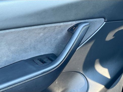 Used 2022 Tesla Model Y Performance image 17