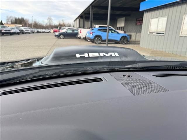 Used 2012 Dodge Challenger R/T RWD image 17