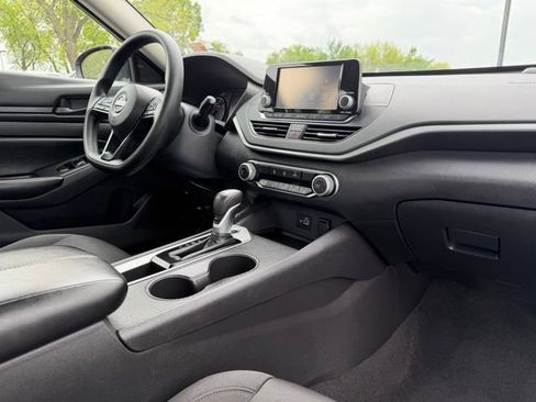 Used 2024 Nissan Altima 2.5 S FWD image 10