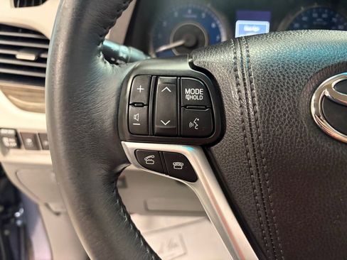 Used 2016 Toyota Sienna XLE Premium image 16