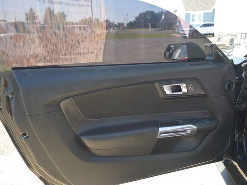 Used 2018 Ford Mustang Coupe RWD image 20
