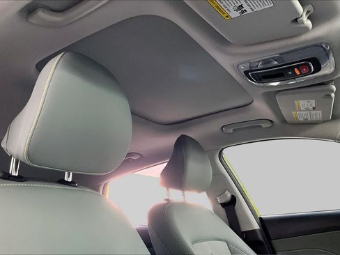 Used 2025 Hyundai Kona Limited FWD image 13