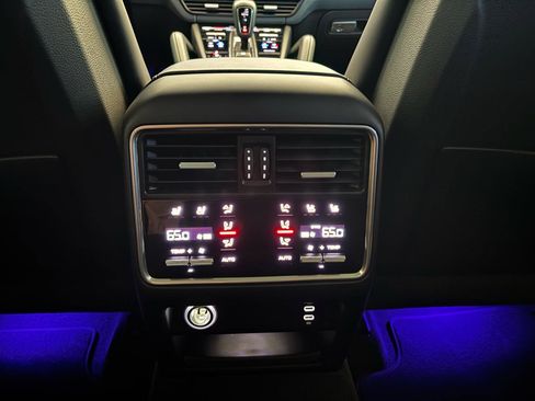 Used 2020 Porsche Cayenne Turbo S w/ Premium Package Plus AWD/4WD image 32