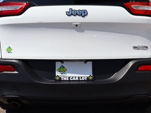 Used 2018 Jeep Cherokee Latitude FWD image 21