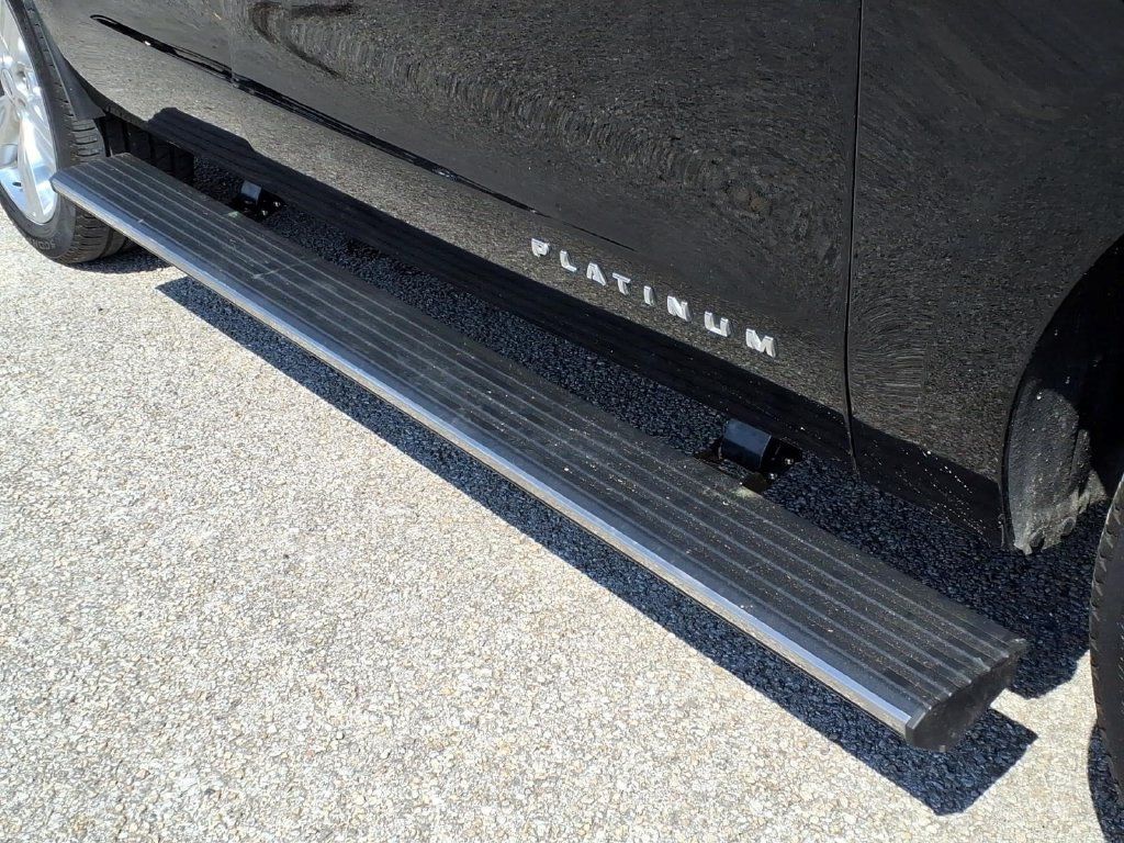 Used 2023 Ford Expedition Platinum RWD image 4