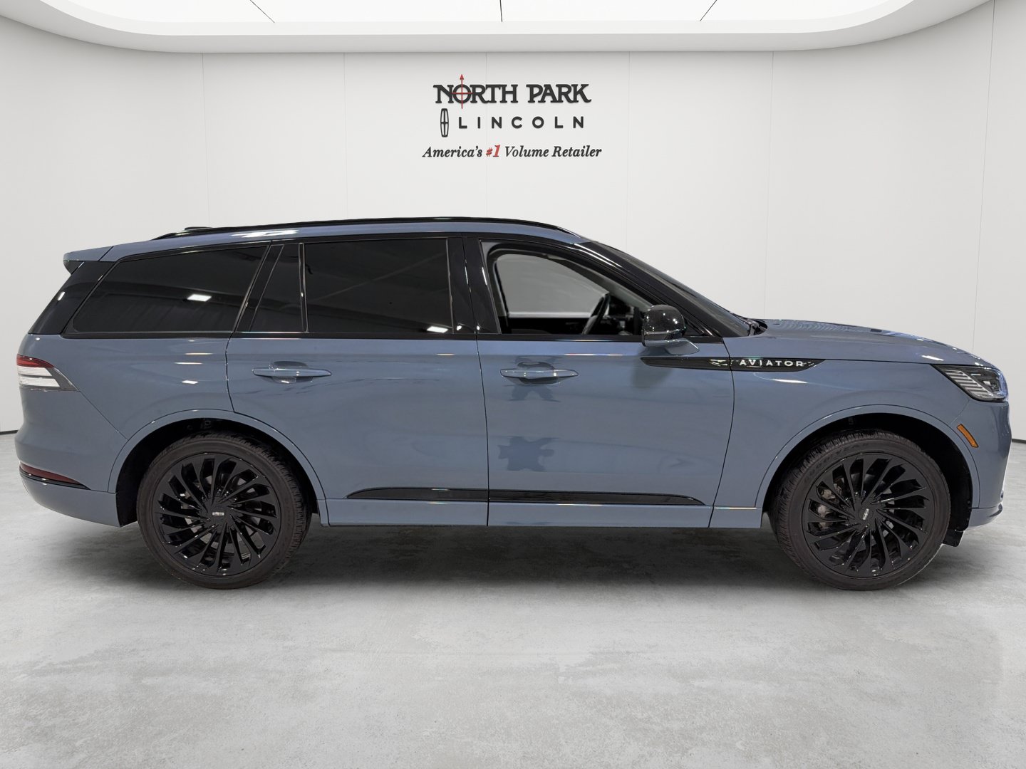 Used 2025 Lincoln Aviator Reserve w/ Equipment Group 201A AWD/4WD image 6