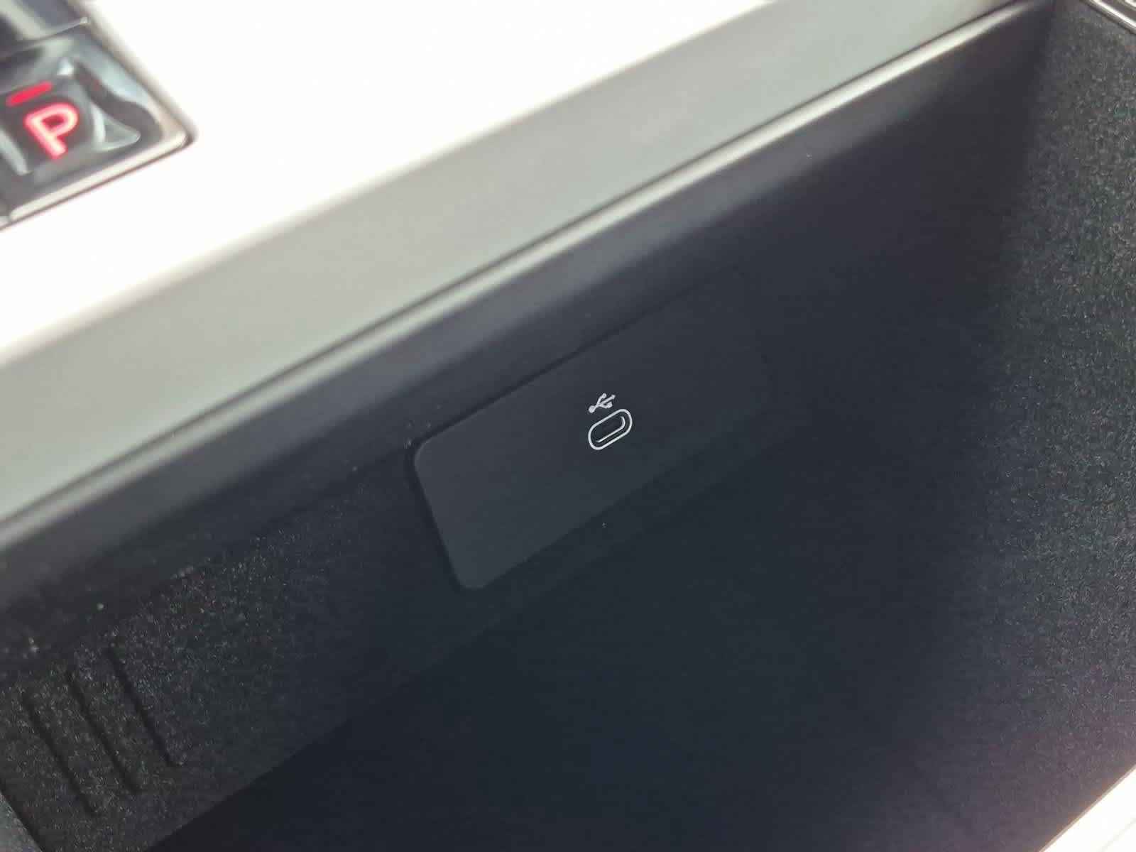 New 2026 Land Rover Range Rover Long Wheelbase SE AWD/4WD image 16