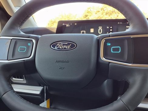 New 2025 Ford Expedition Active image 14