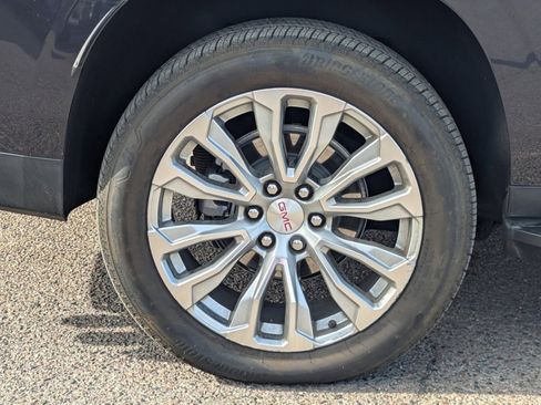 Used 2024 GMC Yukon XL Denali w/ Advanced Technology Package image 10