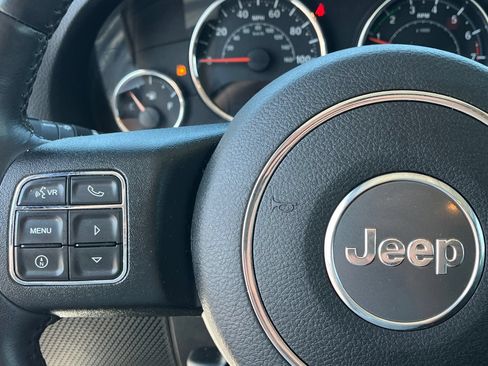Used 2017 Jeep Wrangler Unlimited Rubicon w/ Cold Weather Group AWD/4WD image 19