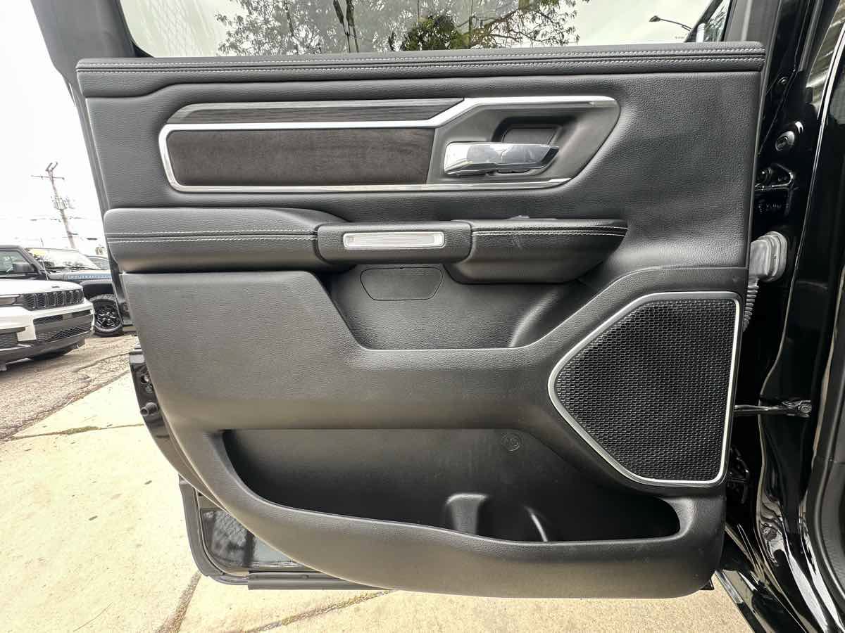 Used 2023 RAM 1500 Laramie AWD/4WD image 31