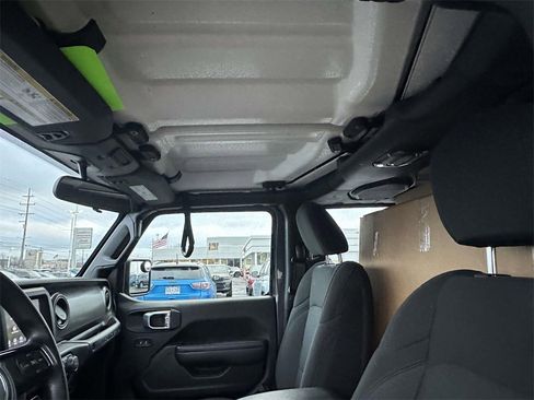 Used 2022 Jeep Wrangler Unlimited Sport image 19