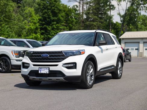 Used 2023 Ford Explorer XLT AWD/4WD image 1